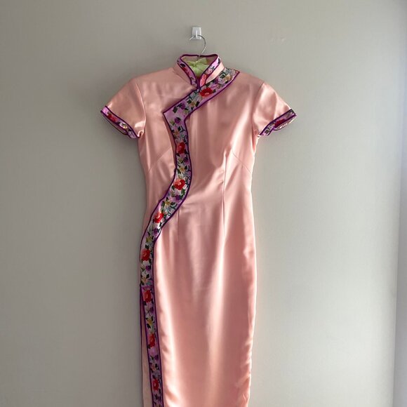 💚 SOLD 💚 Peach & Purple Floral Cheongsam - Picture 1 of 6
